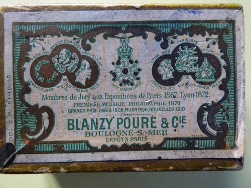 Boite plumes neuves - boite,
